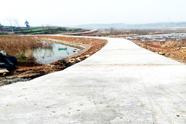 2021年1月，江西亚东为协助码头镇武蛟乡灌湖村修建村道工作捐赠水泥200吨，价值9.7万元。